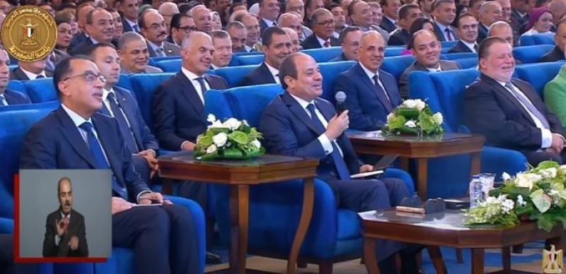 «ده مش هيقول حاجة».. السيسي يرد على مذيعة جلسة مؤتمر حكاية وطن