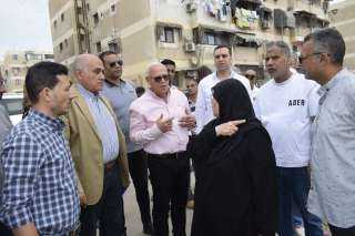 محافظ بورسعيد يتفقد رصف وإنارة شارع الحراسات بحي الزهور