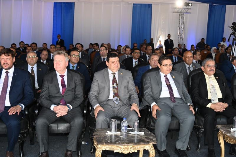 «الوكيل» يعطى شارة بدء تركيب مصيدة قلب المفاعل بالوحدة الأولى لمحطة الضبعة