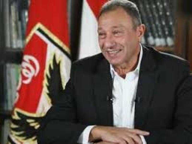 محمود الخطيب يعود إلى القاهرة بعد رحلة علاجية طويلة