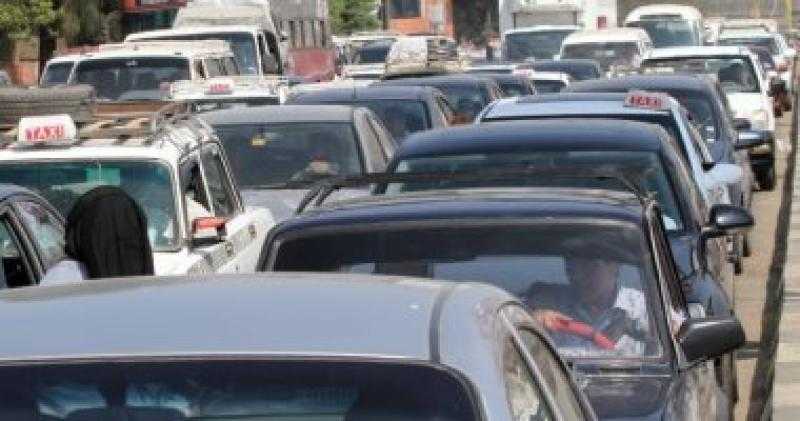 النشرة المرورية.. تكدسات مرورية بمحاور القاهرة والجيزة