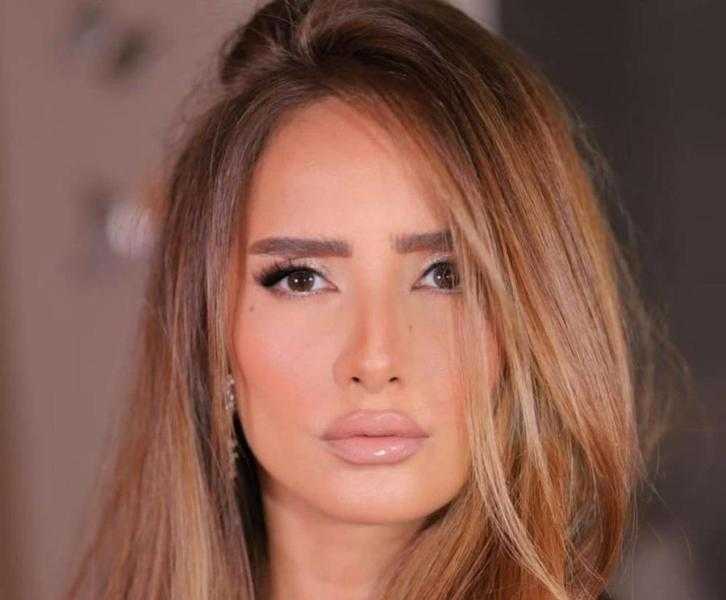 بمكياج صاخب .. زينة تخطف الأنظار في أحدث ظهور