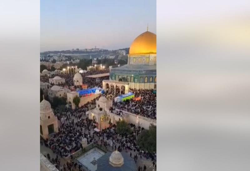 شاهد.. تهليل وتكبير المصلين بالمسجد الأقصى
