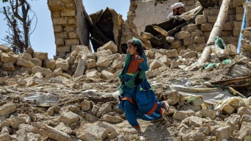 ارتفاع حصيلة ضحايا زلزال غرب أفغانستان إلى 2000 قتيل