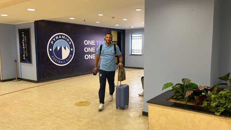 بيراميدز يصل استاد الدفاع الجوي استعدادا لمواجهة إنبي في الدوري