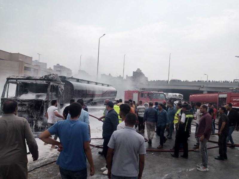 الأمن في معاينة لحريق سيارة نقل: كانت محملة بـ40 ألف لتر مواد بترولية في مسطرد
