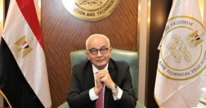 تفاصيل جديدة بشأن مسابقة الـ 30 ألف معلم وقرارات التعيين بعد توقيع الوزير