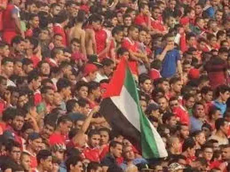 جماهير الأهلي تهاجم الإدارة في ستاد المحلة بسبب أزمة المحبوسين