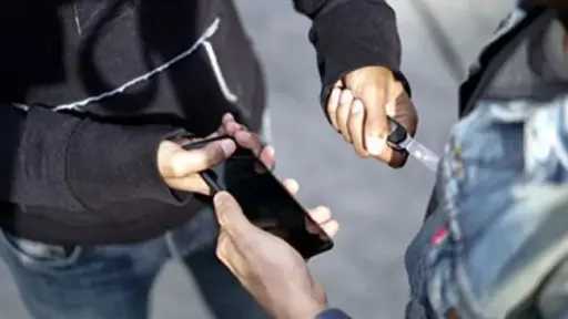 الداخلية تكشف ملابسات سرقة هاتف محمول من مركز... الداخلية تكشف ملابسات سرقة هاتف محمول من مركز تجاري بالإسكندرية