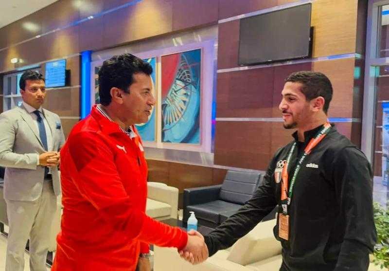 وزير الرياضة يستقبل لاعب المنتخب للجودو بعد تتويجه ببرونزية ببطولة العالم في البرتغال