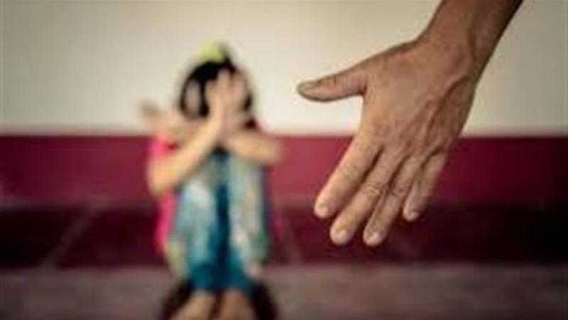 بعد تعذيبها لـ10 ساعات.. مقتل طفلة على يد والدها في الجيزة
