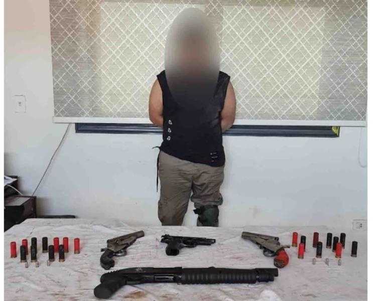 القبض على فني تكييف بحوزته أسلحة أثناء توجهه للتشاجر مع آخرين بمدينة بدر