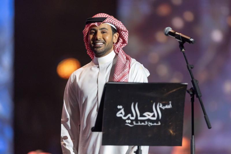 فؤاد عبدالواحد يبدع في غناء ”أمسية العالية” على مسرح أبوبكر سالم