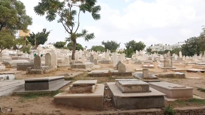 الاحتلال الإسرائيلي يستهدف المقابر بقطاع غزة