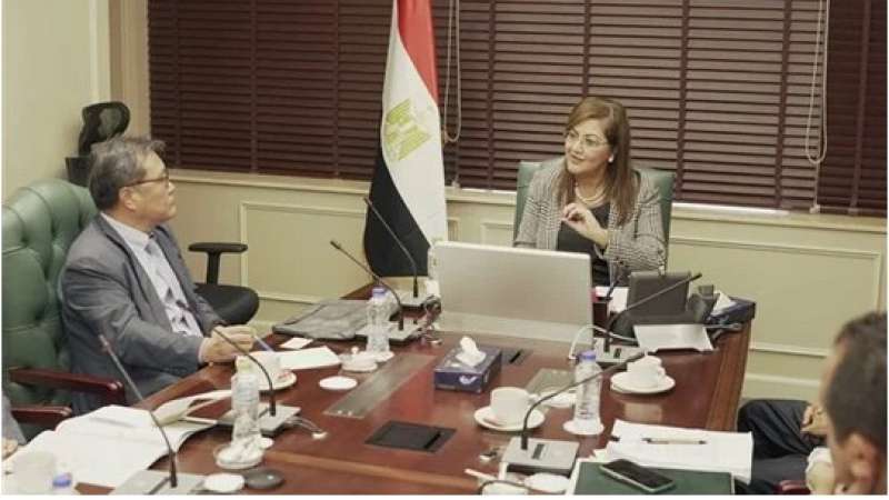 وزيرة التخطيط خلال الاجتماع