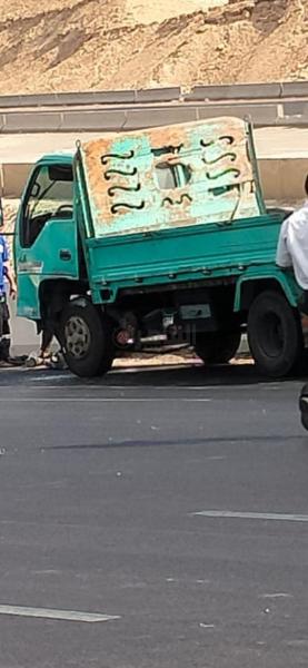 سقوط سيارة نقل من أعلى الدائري الأوسطي بـ 15 مايو | صور