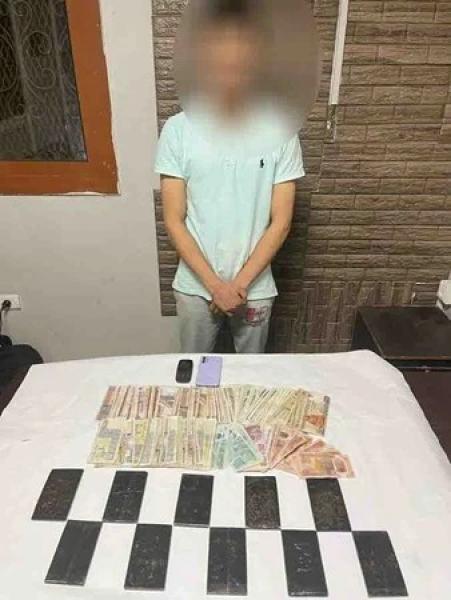ضبط تاجر مخدرات بحوزته كيلو حشيش بمنشأة ناصر