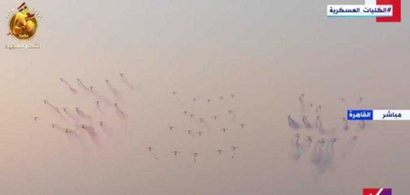 الطائرات الحربية ترسم انتصارات أكتوبر في السماء