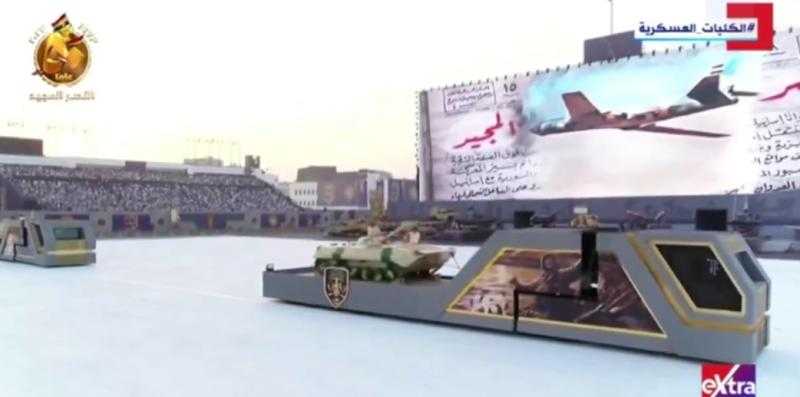 السيسي يشهد عرضًا لمعدات شاركت في حرب أكتوبر بحفل تخرج الكليات العسكرية