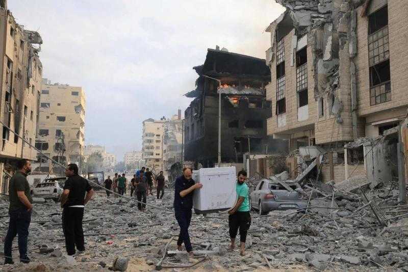 الاحتلال يشرع في إفراغ قطاع غزة من سكانه