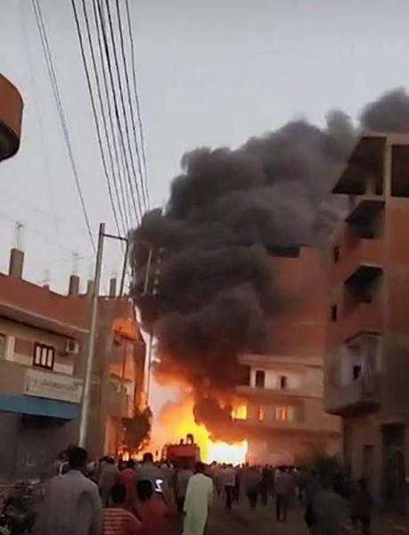 3 سيارات إطفاء تسيطر على حريق داخل شقة في البدرشين