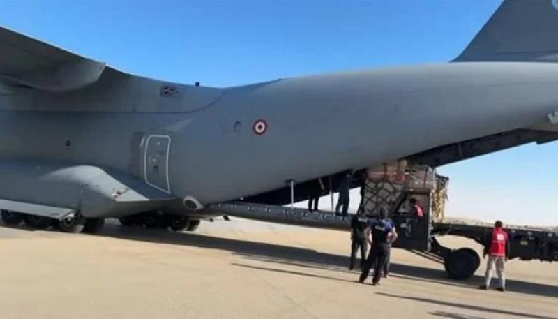 مصر تستقبل مساعدات إغاثية دولية لقطاع غزة