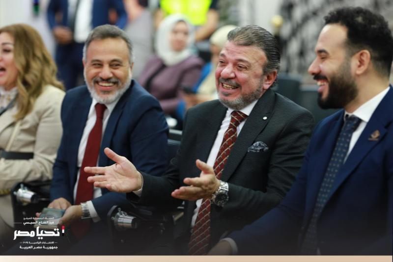 وفد من الفنانيين 