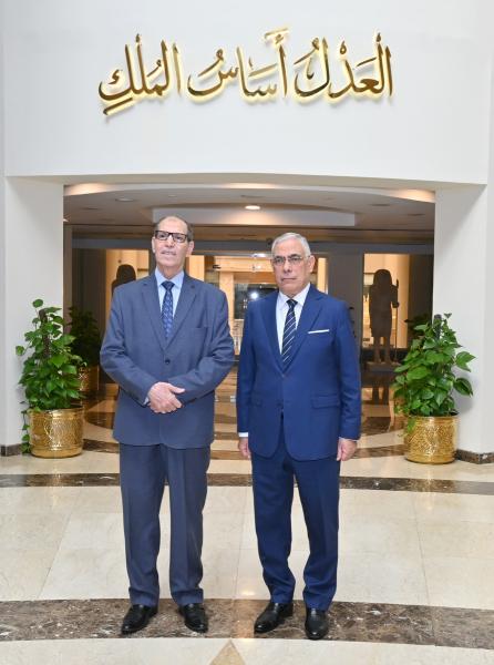 النائب العام يستقبل رئيس هيئة النيابة الإدارية 