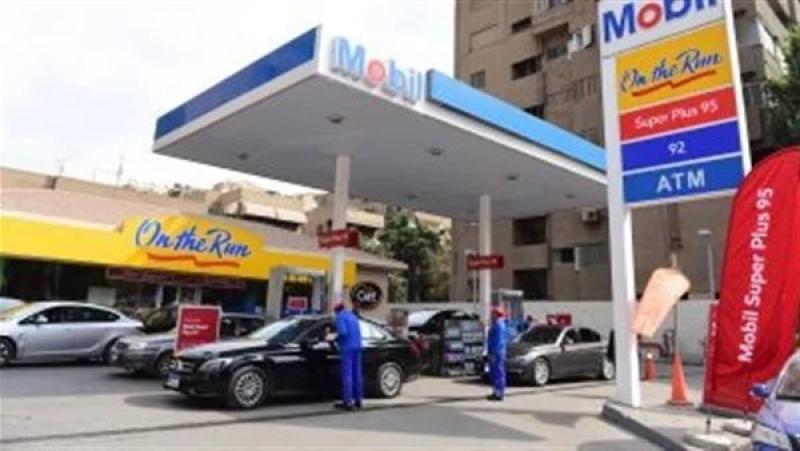 طعنا بمفك.. سائق ميكروباص يقتل سائق أوبر داخل بنزينة بالهرم