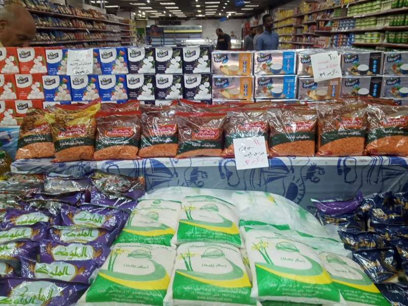 جانب من مشاركة الشركات والتجار
