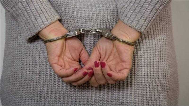 حبس سيدة 4 أيام لاتهامها بالنصب على موظف بالمقطم