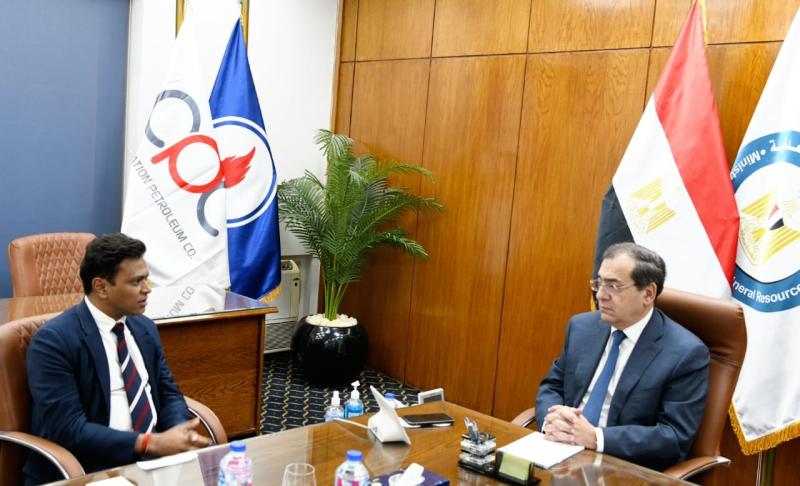 «الملا» ورئيس البورصة يبحثان إدراج عددًا من المنتجات البترولية الخاصة في البورصة السلعية