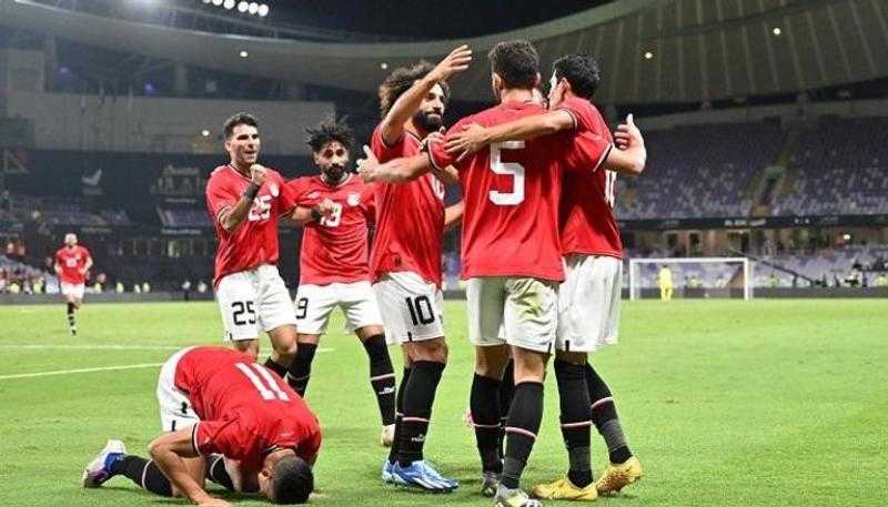 بـ «10 لاعبين».. منتخب مصر يتعادل أمام الجزائر وديًا