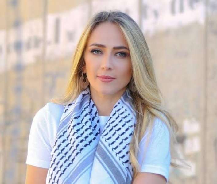 المطربة الفلسطينية دلال أبو آمنة