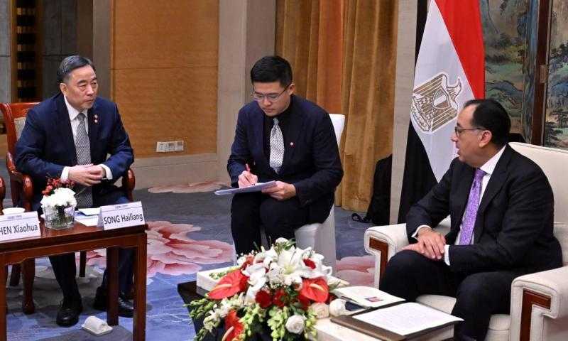 لتعزيز صناعة الهيدروجين الأخضر في مصر.. تفاصيل لقاء «مدبولي» وشركة «تشاينا إنرجي»