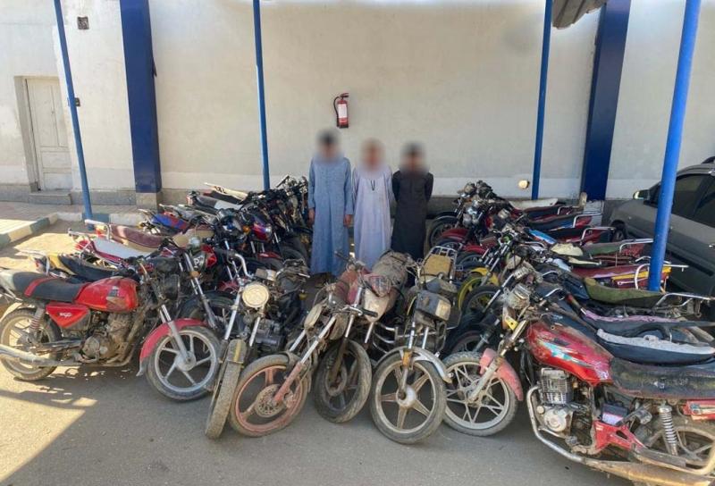 ضبط عصابة سرقة ”الموتوسيكلات” في بني سويف.. والتحقيقات تكشف: نفذوا 20 جريمة