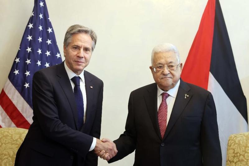 الرئيس الفلسطيني ووزير الخارجية الأمريكي 