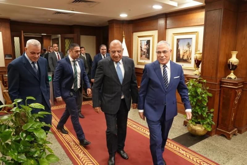 النائب العام يستقبل محمود عصمت وزير قطاع الأعمال العام .. صور