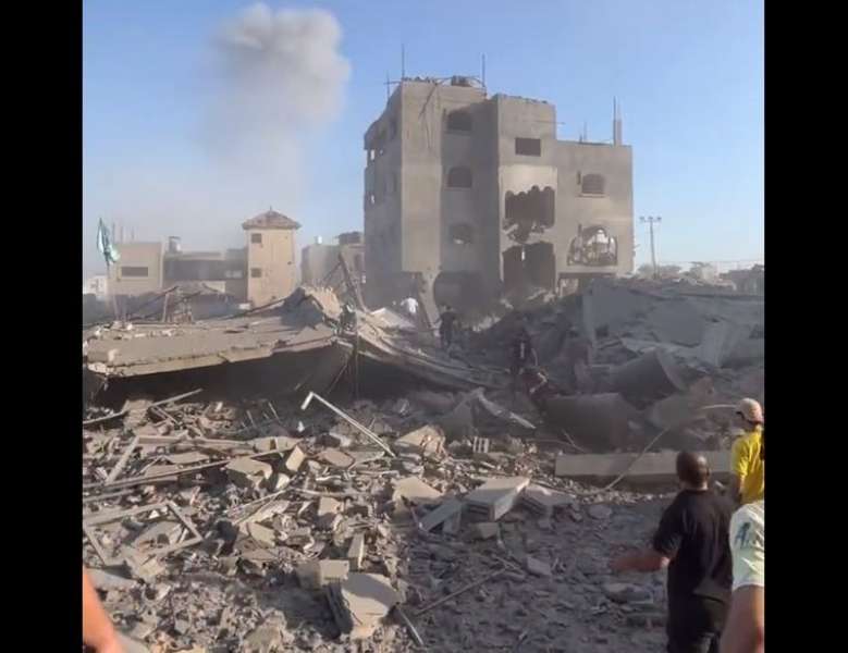 قصف مسجد شهداء الأقصى في قطاع غزة