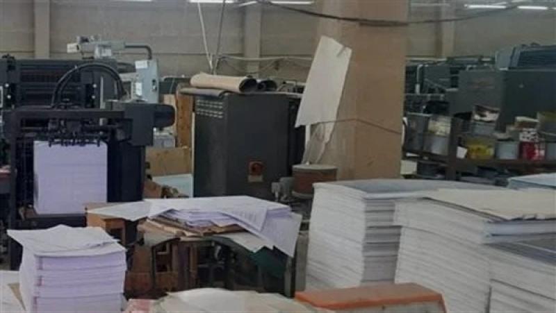 ضبط أكثر من 15 ألف نسخة كتاب تعليمي دون تصريح داخل مطبعة بالجيزة