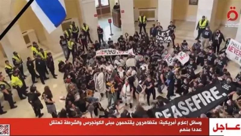 وسائل إعلام أمريكية: متظاهرون يقتحمون مبنى الكونجرس