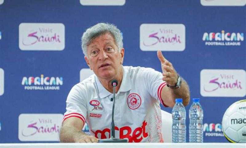 مدرب سيمبا يتحدى الأهلي: «لا يوجد ضغوط.. أمتلك المدافع الأفضل في إفريقيا»