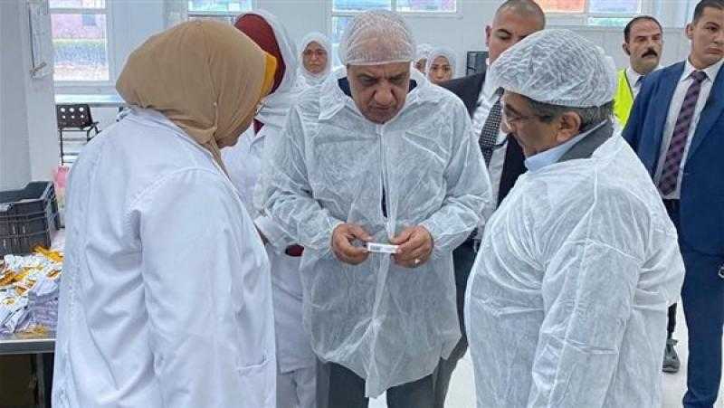كواليس زيارة وزير قطاع الأعمال المفاجئة لمصانع شركة مصر للمستحضرات الطبية