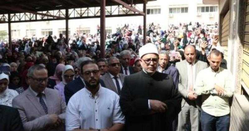 رئيس جامعة الأزهر يؤدي صلاة الغائب على شهداء فلسطين ويطلق حملة تبرع بالدم