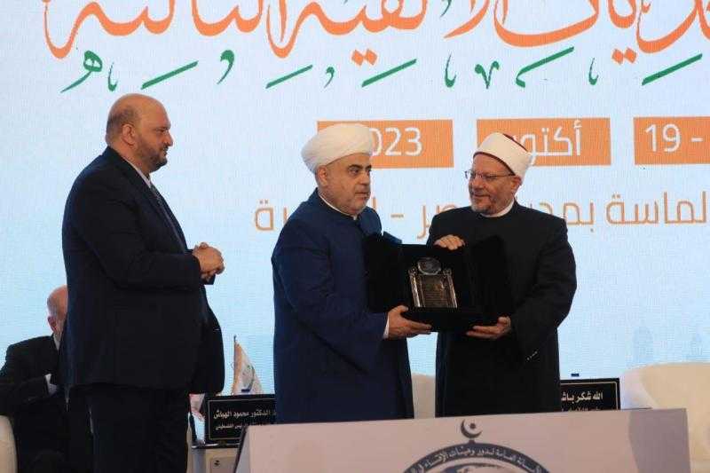 بعد منحه جائزة التميز الإفتائي.. رئيس مسلمي القوقاز: «مصر معروفة بأنها أرض التسامح»