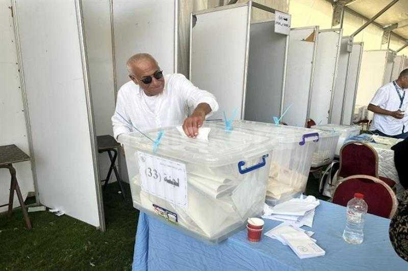 حسين لبيب يدلي بصوته في انتخابات الزمالك