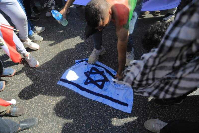 آلاف المصريين يتظاهرون في الفيوم لدعم السيسي ورفض تهجير الفلسطينيين