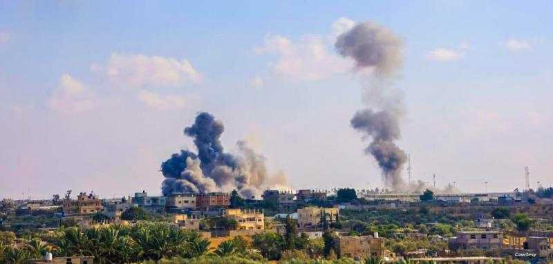 تفاصيل قصف إسرائيلي يستهدف معبر رفح من الجانب الفلسطيني.. فيديو