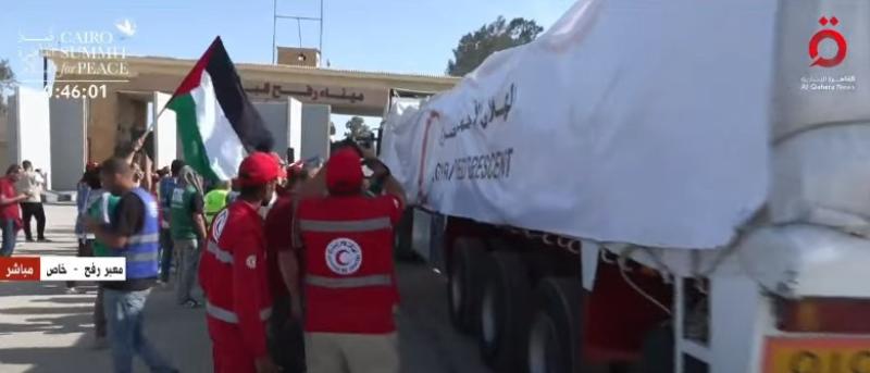 دخول أولى شاحنات المساعدات الإغاثية إلى قطاع غزة من معبر رفح