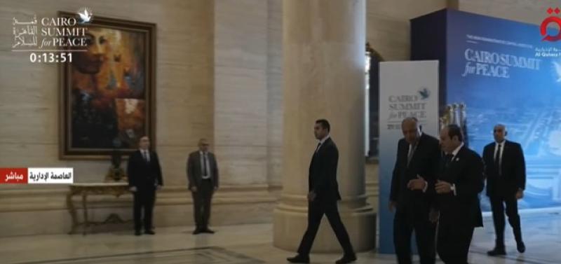 شاهد.. لحظة وصول السيسي مقر انعقاد قمة القاهرة للسلام بمشاركة دولية واسعة